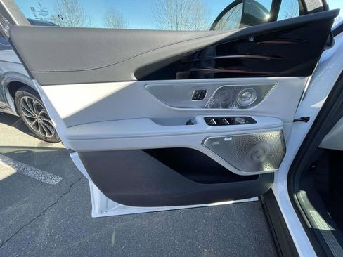 New 2026 Lincoln Nautilus Reserve image 10