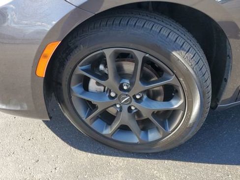 Used 2023 Chrysler Pacifica Touring-L w/ S Appearance Package image 4