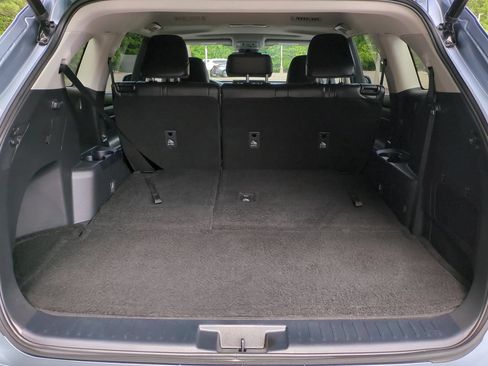 Used 2022 Toyota Highlander XLE FWD image 13