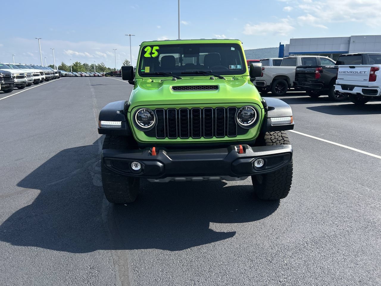 Used 2025 Jeep Gladiator Mojave w/ Convenience Group AWD/4WD image 2
