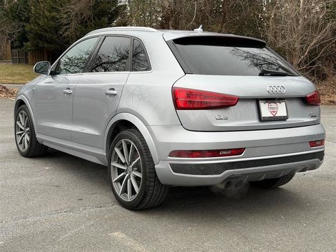 Used 2018 Audi Q3 2.0T Premium Plus w/ Premium Plus Package AWD/4WD image 11