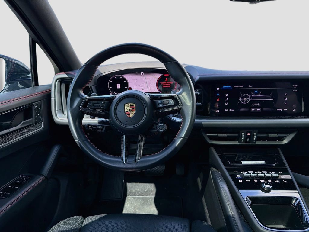Used 2024 Porsche Cayenne Coupe AWD/4WD image 23