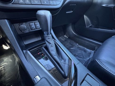 Used 2015 Toyota Corolla LE image 23