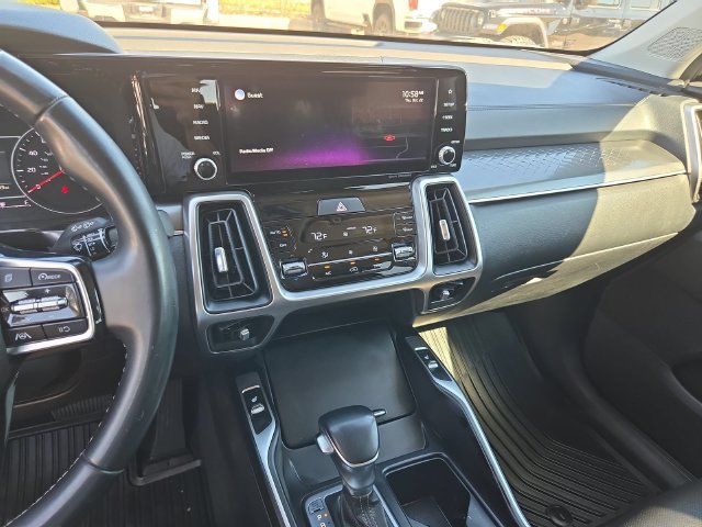 Used 2022 Kia Sorento S FWD image 11