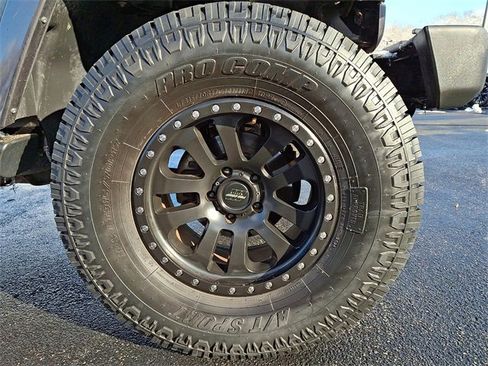 Used 2017 Jeep Wrangler Unlimited Sahara w/ Connectivity Group image 8