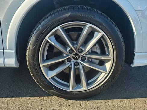 Certified 2025 Audi Q3 2.0T Premium image 9