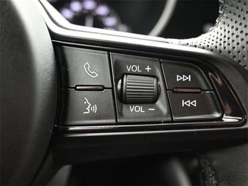 Used 2022 Alfa Romeo Giulia Ti image 25