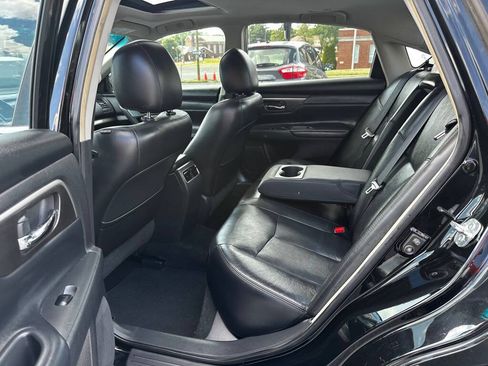Used 2013 Nissan Altima 3.5 SL w/ Technology Pkg FWD image 9
