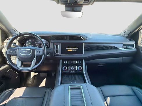 Used 2024 GMC Yukon Denali w/ Denali Reserve Package image 18