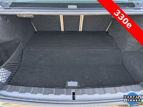 Used 2023 BMW 330e w/ Premium Package image 33