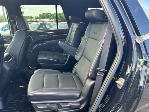Used 2022 Cadillac Escalade Premium Luxury w/ Performance Package AWD/4WD image 17