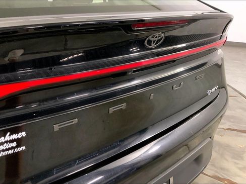 Used 2025 Toyota Prius LE AWD/4WD image 8