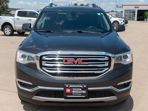 Used 2017 GMC Acadia SLE w/ Driver Alert Package I FWD image 4