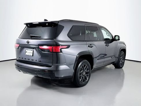 Used 2024 Toyota Sequoia Platinum AWD/4WD image 4