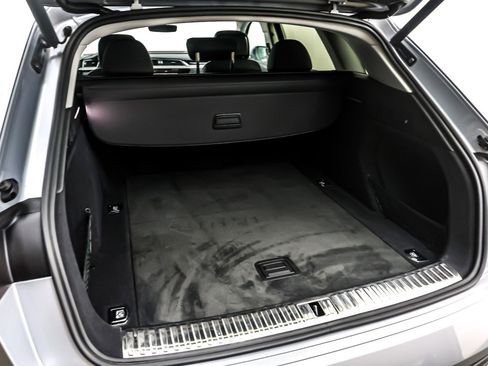 Used 2022 Audi e-tron Premium w/ Convenience Plus Package image 24