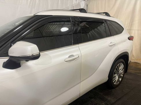Used 2023 Toyota Highlander Platinum image 7