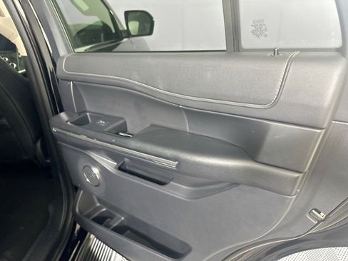 Used 2024 Ford Expedition XLT image 32