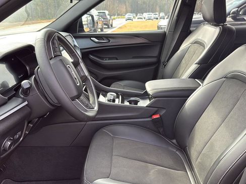 New 2025 Jeep Grand Cherokee L Altitude image 15