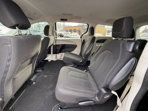 Used 2023 Chrysler Voyager LX image 16