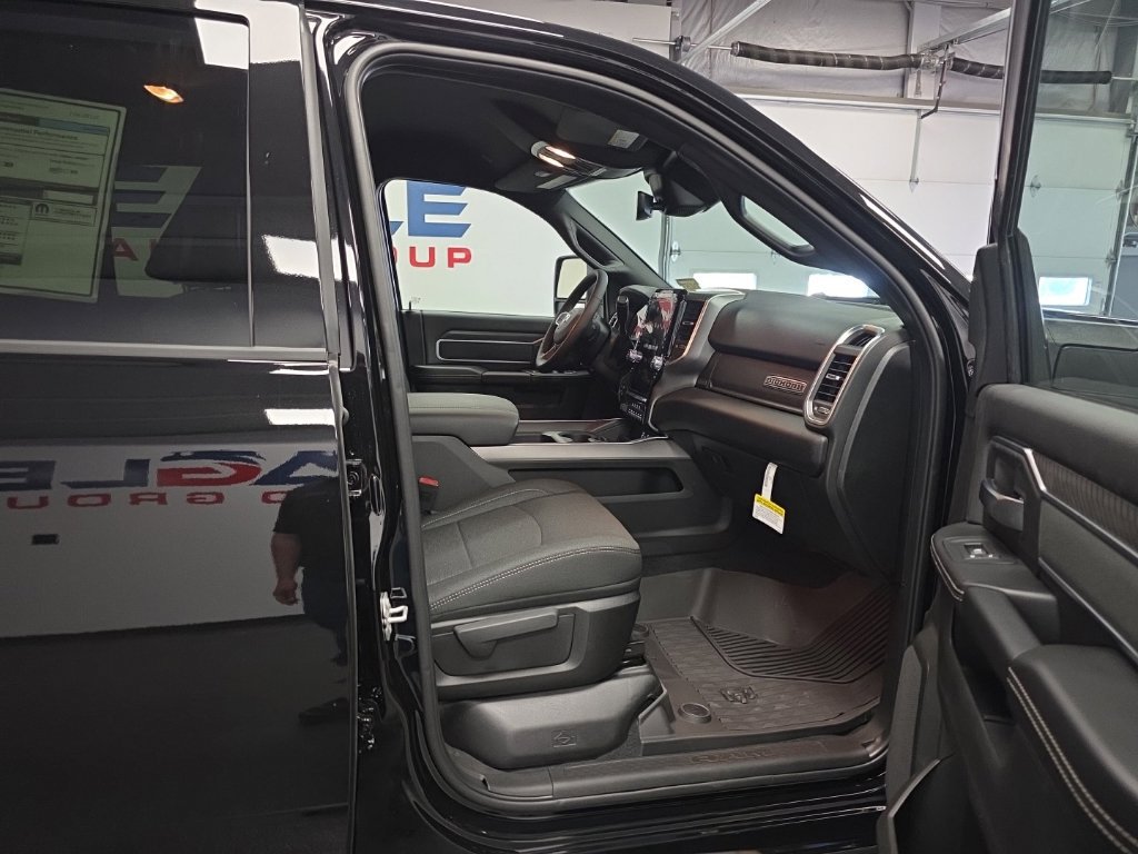 New 2026 RAM 2500 Big Horn AWD/4WD image 18