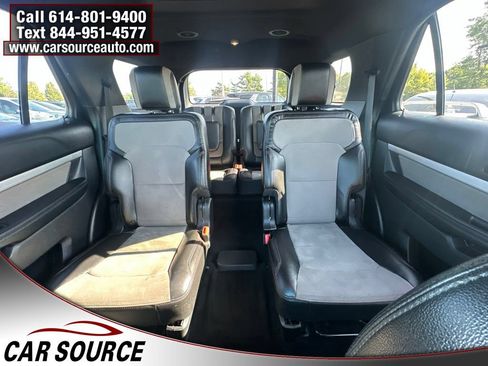 Used 2017 Ford Explorer XLT w/ Equipment Group 202A AWD/4WD image 20