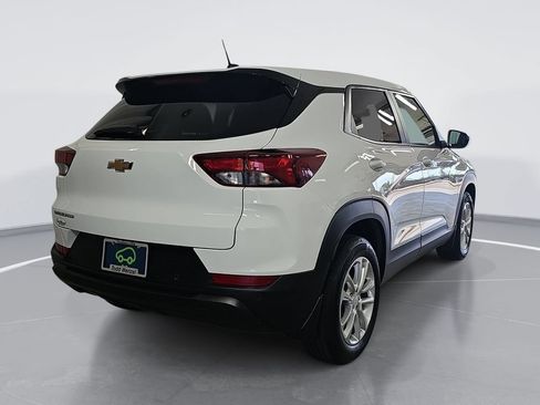 Certified 2024 Chevrolet TrailBlazer LS w/ LS Convenience Package FWD image 3