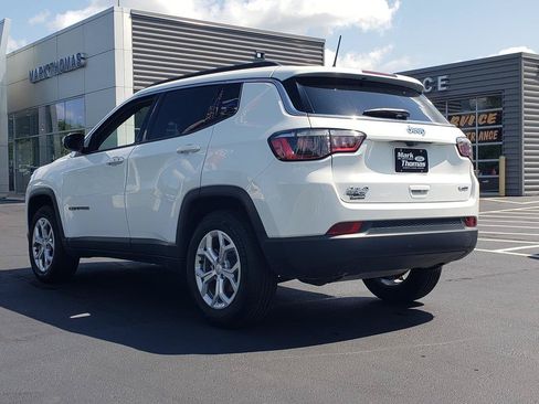 Used 2024 Jeep Compass Latitude AWD/4WD image 8
