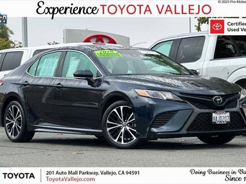 Certified 2018 Toyota Camry SE w/ Moonroof Package FWD image 1