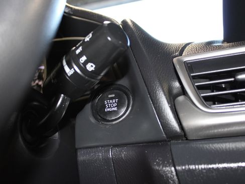 Used 2017 MAZDA MAZDA3 Sport FWD image 19