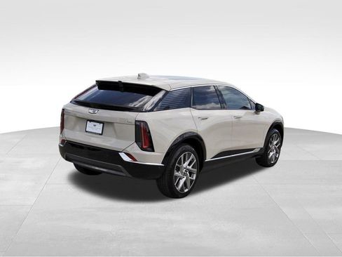 New 2027 Cadillac Optiq Luxury w/ LPO, Floor Liner Package AWD/4WD image 4