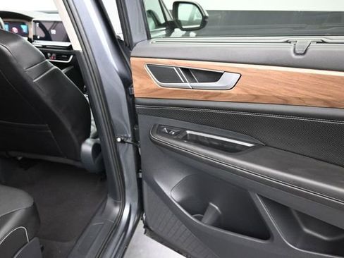 Used 2024 Volkswagen Atlas SE AWD/4WD image 21