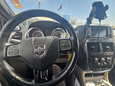 Used 2018 Dodge Grand Caravan SXT FWD image 8