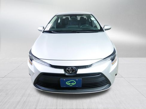 Used 2024 Toyota Corolla LE FWD image 2