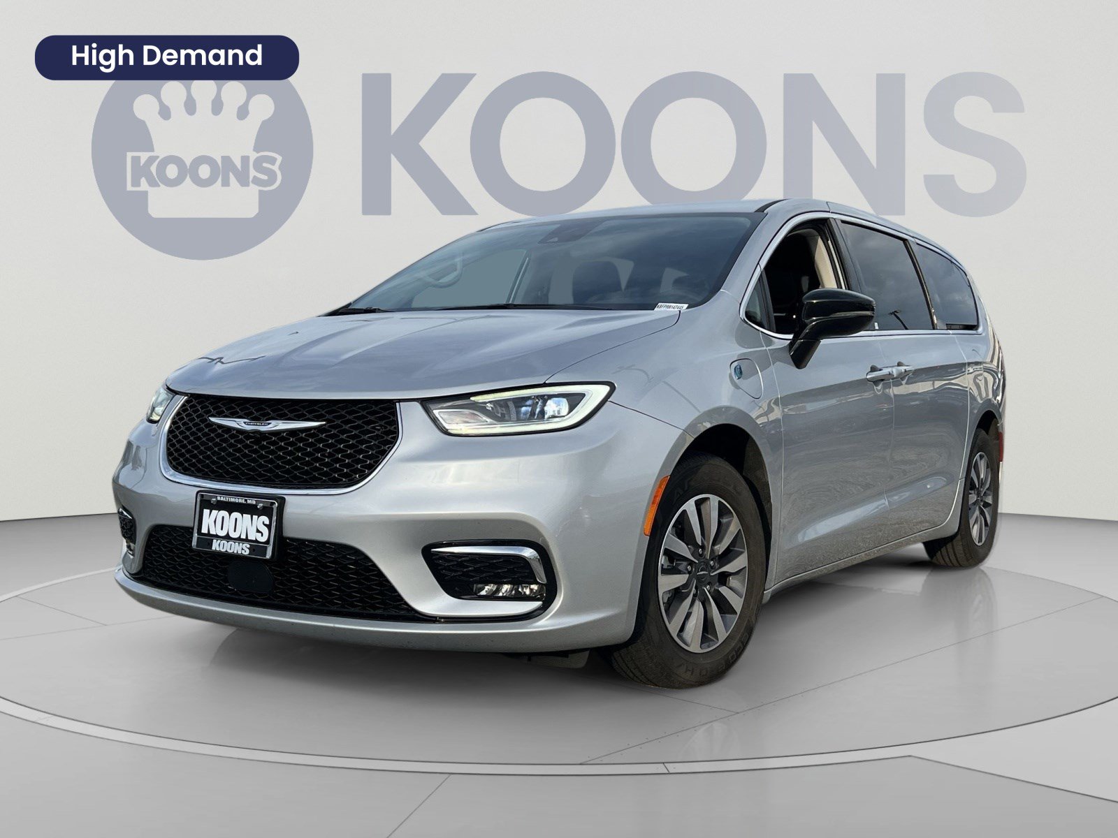 Used 2024 Chrysler Pacifica Limited FWD image 1
