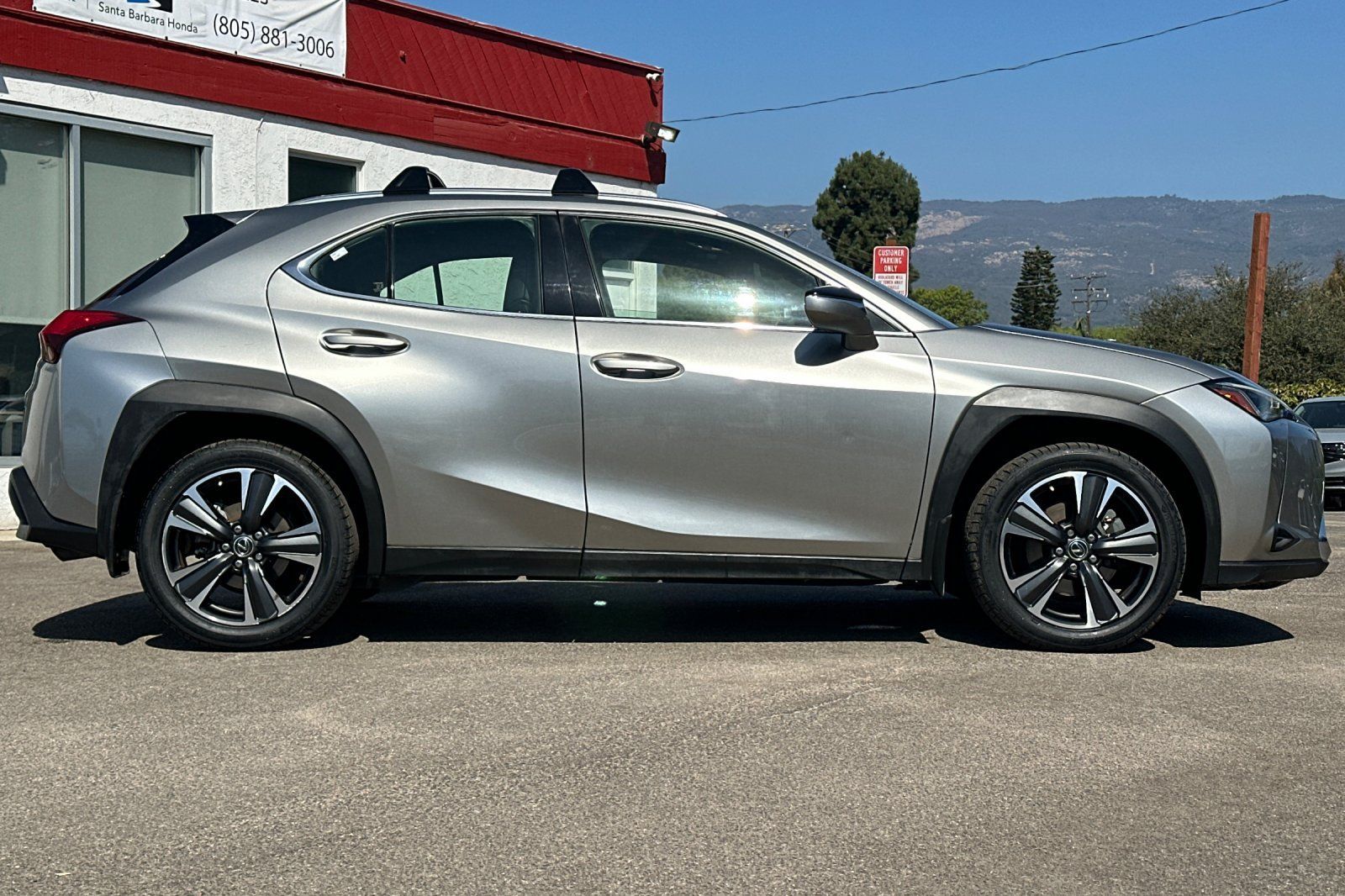Used 2019 Lexus UX 200 w/ Premium Package FWD image 3