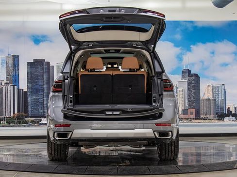 Certified 2025 BMW X7 xDrive40i image 12