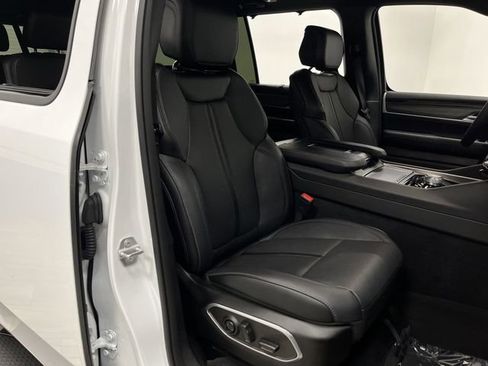 Used 2024 Jeep Wagoneer Series III w/ Convenience Group I image 32