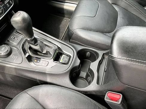 Used 2020 Jeep Cherokee Limited AWD/4WD image 18