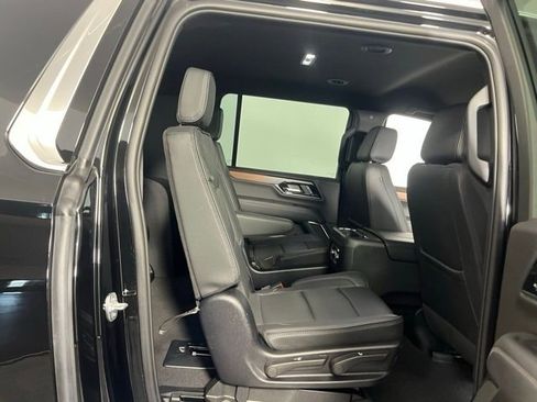 Used 2025 GMC Yukon XL Denali image 32