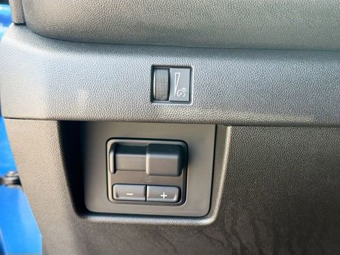 Used 2025 Chevrolet Colorado Trail Boss AWD/4WD image 33