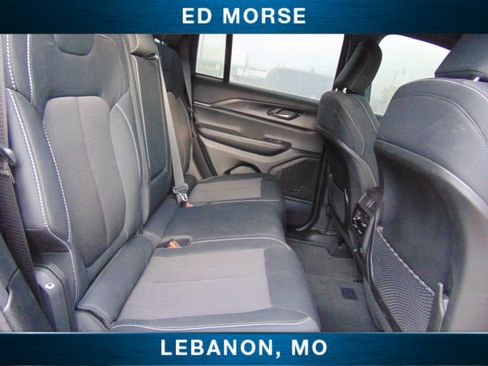 Used 2024 Jeep Grand Cherokee Laredo image 16