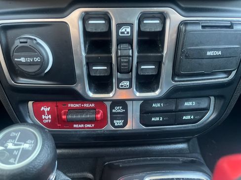 Used 2024 Jeep Wrangler Unlimited Rubicon 4xe AWD/4WD image 29