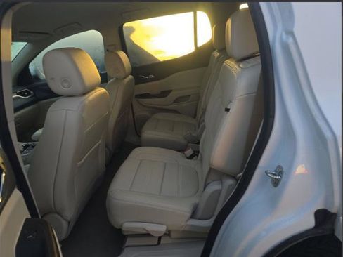 Used 2023 GMC Acadia Denali image 16