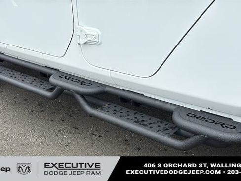 Used 2022 Jeep Gladiator Sport AWD/4WD image 9