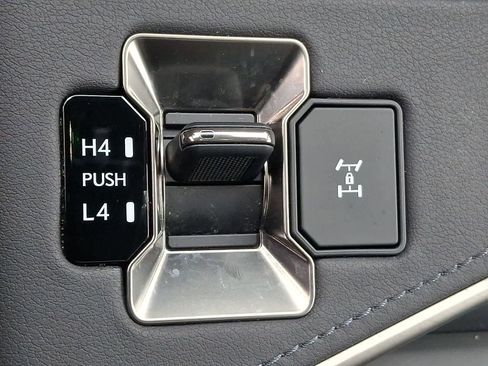 Used 2024 Lexus GX 550 w/ Accessory Package (2T) AWD/4WD image 26
