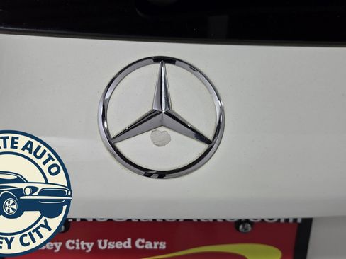 Used 2019 Mercedes-Benz GLC 350e 4MATIC w/ Premium Package image 28