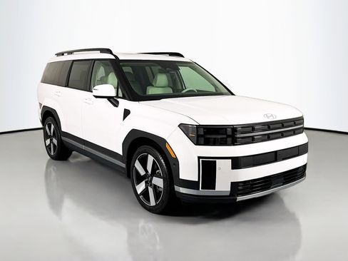 Used 2025 Hyundai Santa Fe Limited image 3