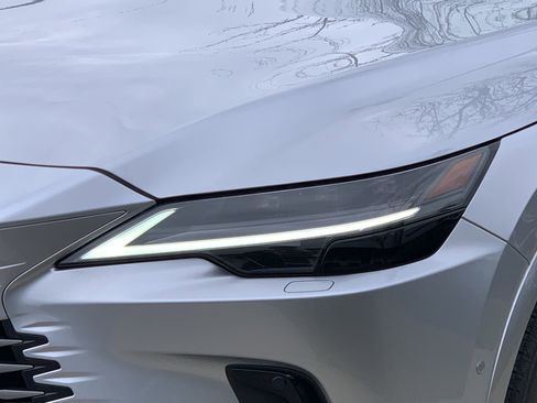 Used 2025 Lexus RX 450h AWD w/ Luxury Package image 6