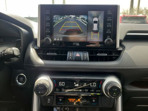 Used 2021 Toyota RAV4 Limited image 27
