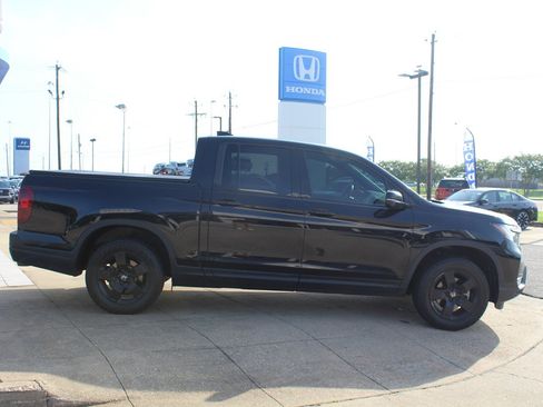 Used 2025 Honda Ridgeline Black Edition image 3